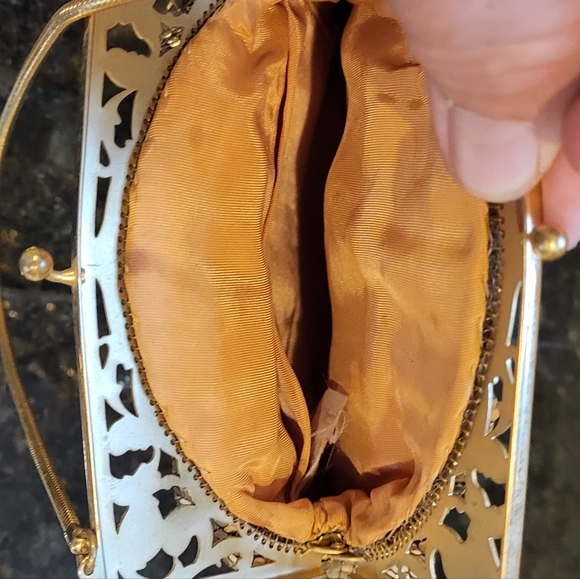 Antique Mesh Whiting & Davis Co Bags. Gold Tone Ornate Hand Bag - Picture 10 of 12